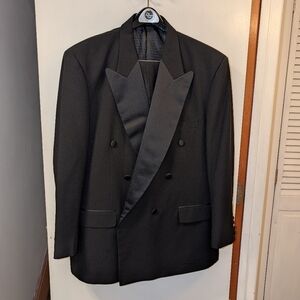 Tuxedo Club Mens Black Classic Double Breasted Tuxedo And Trousers 48R/44x29